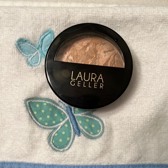 SOLD 🛑Laura Geller Baked Balanced-N-Glow Illuminating Foundation - Picture 4 of 4